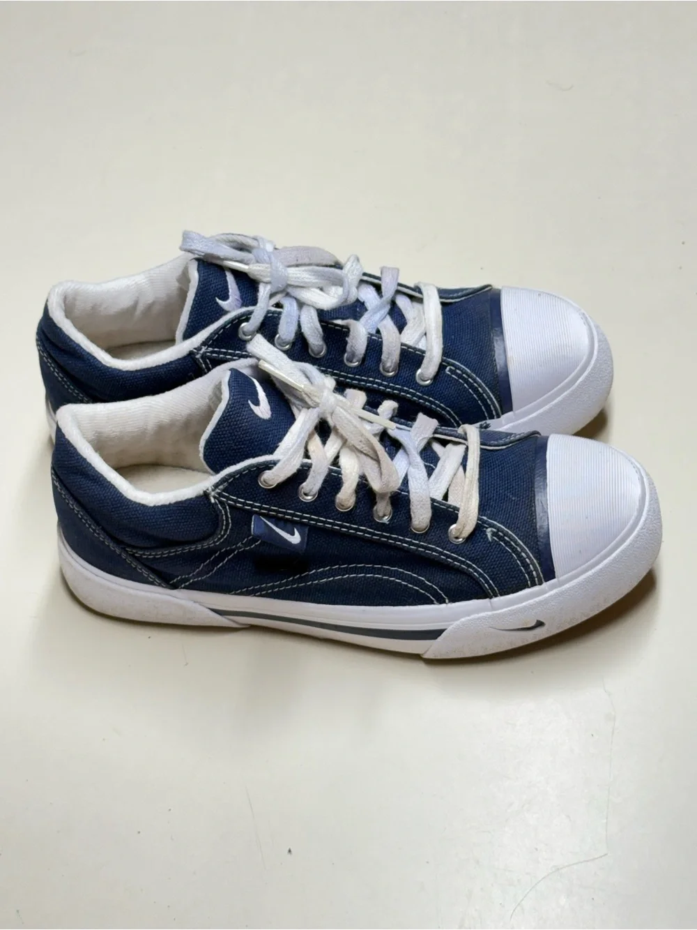 Nike Women’s Canvas Low Top Sneakers Blue White Lace-Up Casual Size 6 Pre owned
